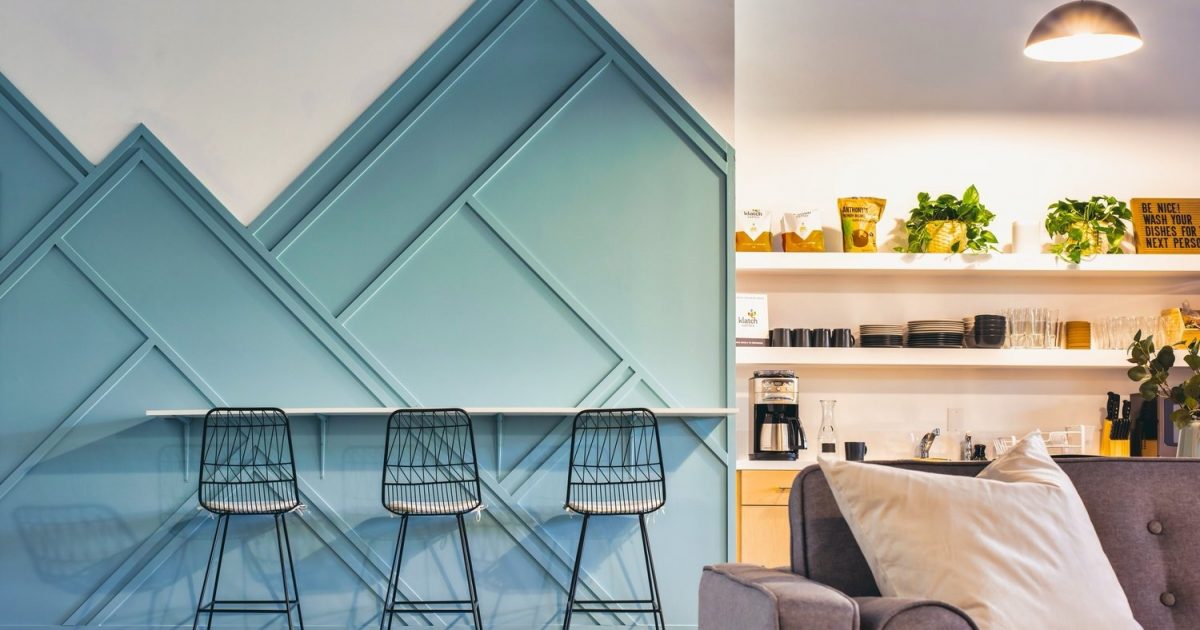 green accent wall